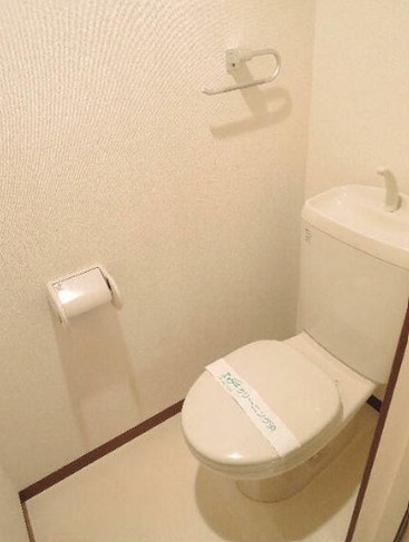 トイレ　落ち着いた色調のトイレです♪