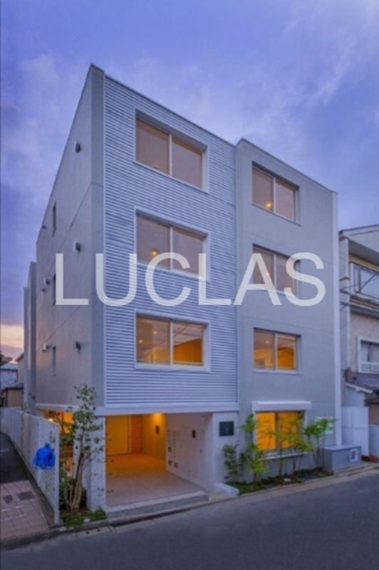 建物外観　『想いの先を照らし出す。』信頼が必要だからこそ、弊社へお任せ