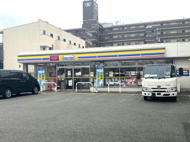 コンビニ　ミニストップ港東通り店（コンビニ）まで120m