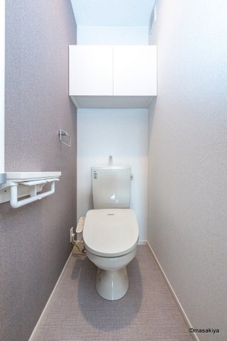 トイレ　同タイプの画像です。色、仕様は若干異なる場合がございます。