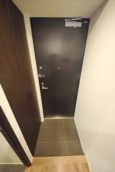 玄関　※別部屋参考写真
