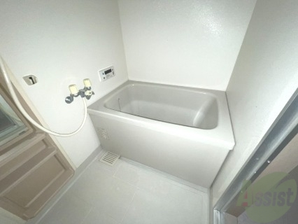 バス・シャワールーム　コチラで日々の疲れを癒し、リラックスしてください