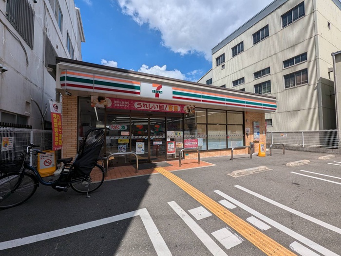 コンビニ　セブンイレブン（コンビニ）まで231m