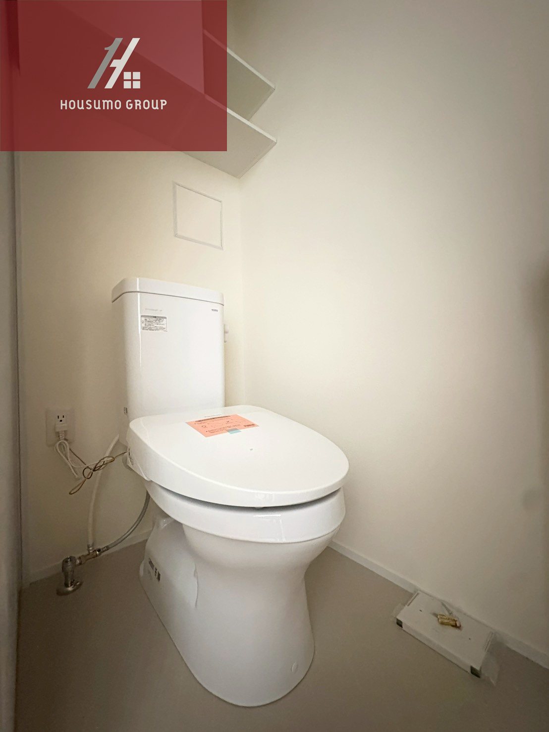 トイレ　落ち着いた色調のトイレです