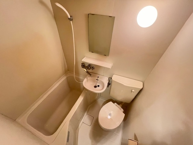 バス・シャワールーム　※同建物別部屋のお写真です。