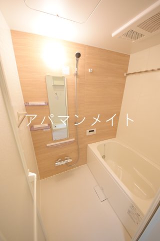 バス・シャワールーム　追い焚き＆浴室乾燥機付きです