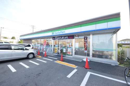コンビニ　ファミリーマート日限山四丁目店（コンビニ）まで864m