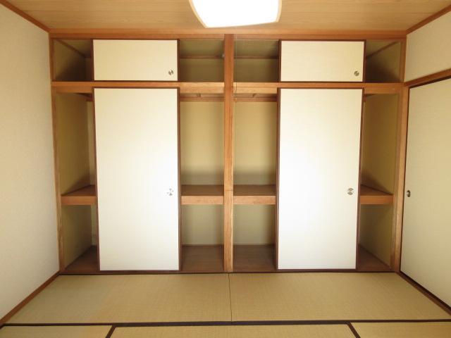 その他　押入収納も充実しています