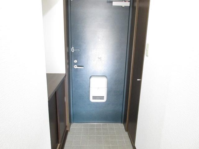 玄関　玄関にはシューズボックスがございます