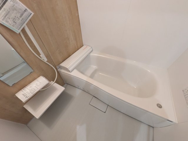 バス・シャワールーム　別号室の同仕様の参考写真です。