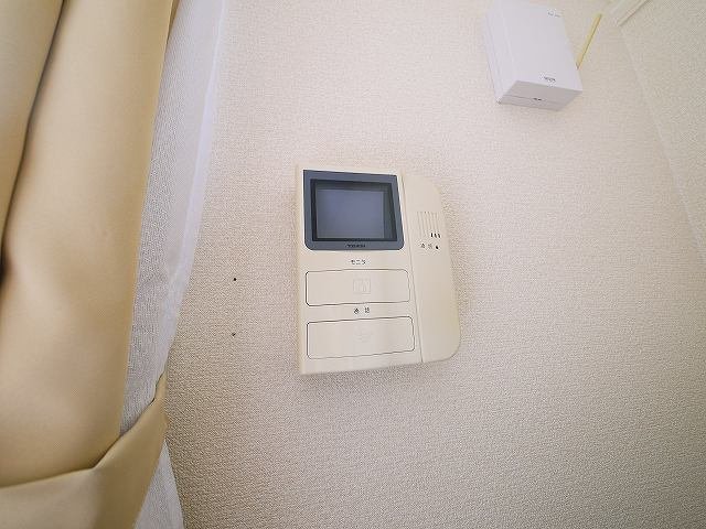 セキュリティ　お顔が見えるモニター付きインターホンで安心。