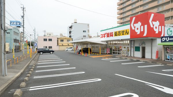 ドラックストア　スギ薬局牛巻店（ドラッグストア）まで190m