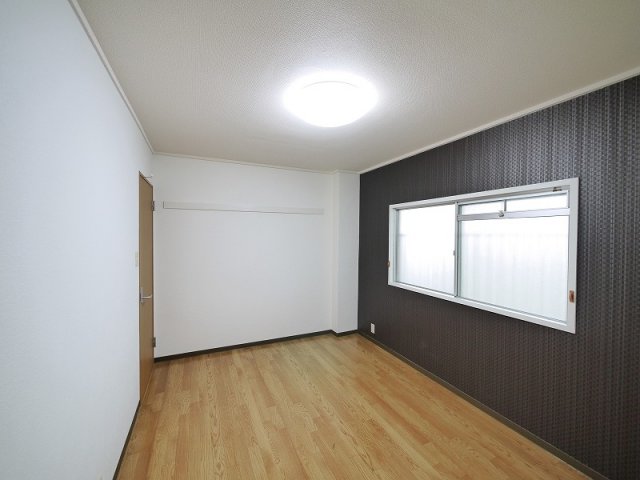 玄関　広々とした洋室です