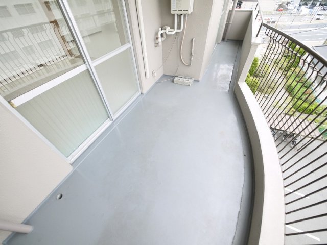 エントランス　落ち着いた時間を過ごせるバルコニーです