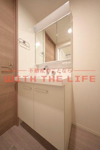洗面設備　独立洗面化粧台が付いています