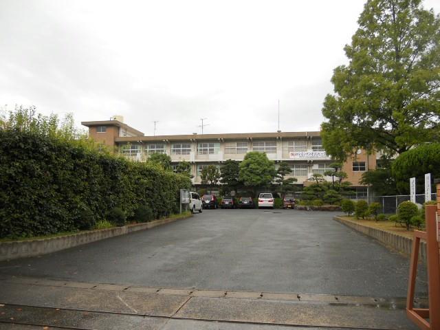 中学校　穴生中学校（中学校）まで900m