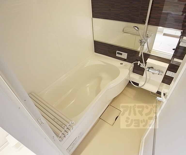 バス・シャワールーム　ゆっくりくつろげる広々バスタブ。