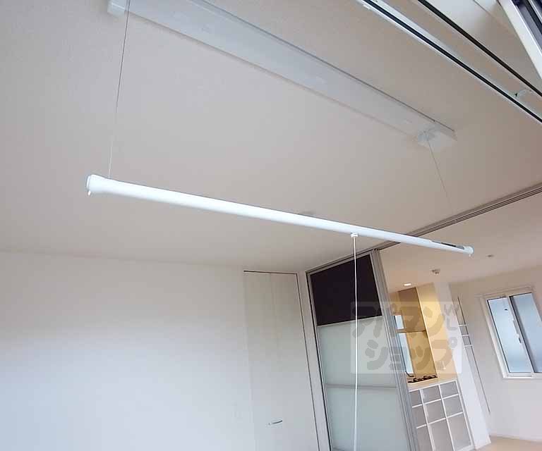 その他設備　室内物干し。