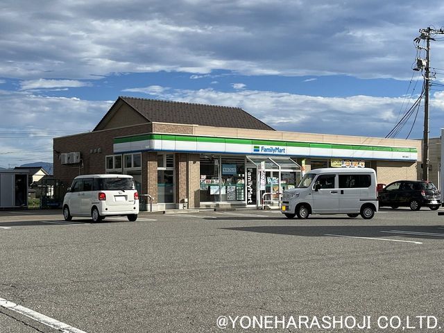 コンビニ　ファミリーマート福岡大滝西店（コンビニ）まで302m