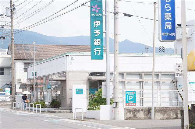 ドラックストア　くすりのレディ見奈良店様（ドラッグストア）まで500m