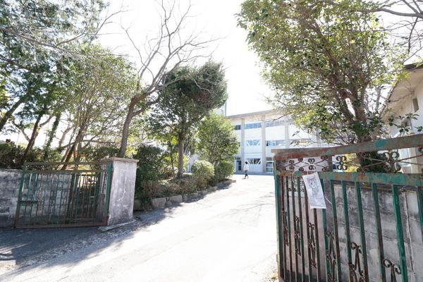 小学校　唐津市立西唐津小学校（小学校）まで610m