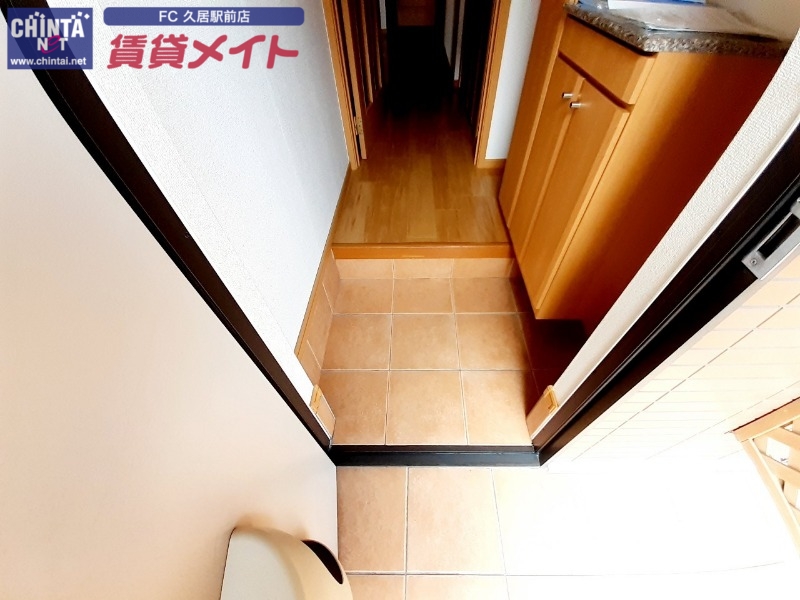 玄関　同型参考写真です