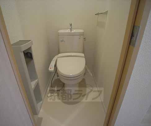 トイレ　ウォシュレット付きトイレです。