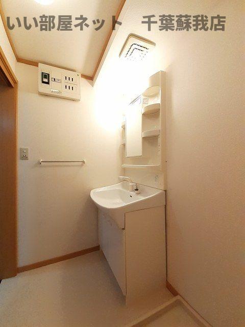 洗面設備　コンパクトで使いやすい洗面所