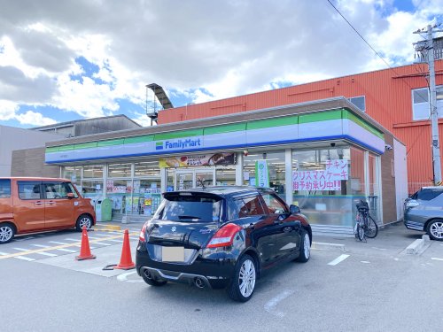 コンビニ　ファミリーマート 京屋平岡町店（コンビニ）まで209m