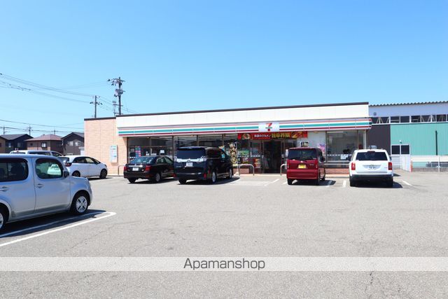 コンビニ　セブン－イレブン金沢近岡町店（コンビニ）まで783m