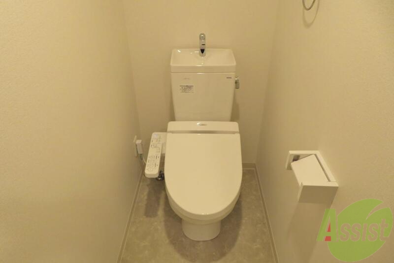 トイレ　トイレは清潔感が溢れています。使い勝手が良さそうです。