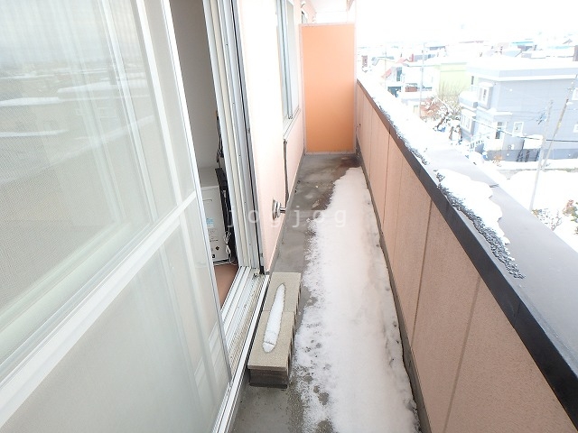 バルコニー　広々としたバルコニーです。