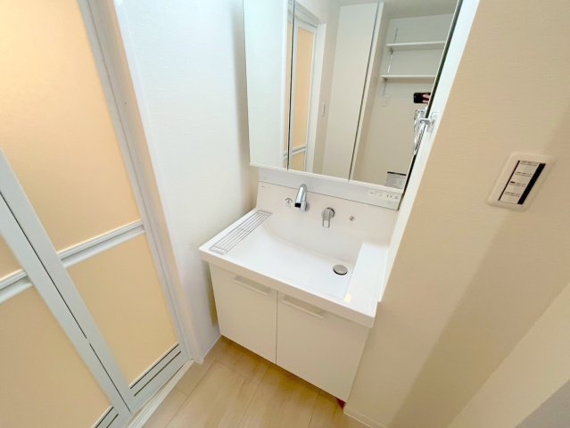洗面設備　※同建物の類似写真となります。
