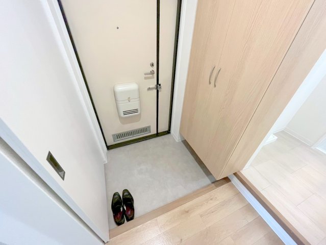 玄関　※同建物の類似写真となります。