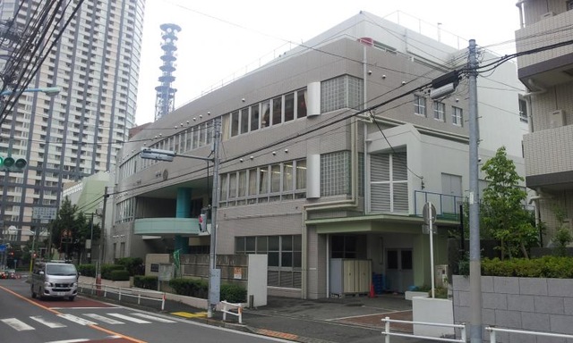 小学校　新宿区立牛込仲之小学校（小学校）まで720m