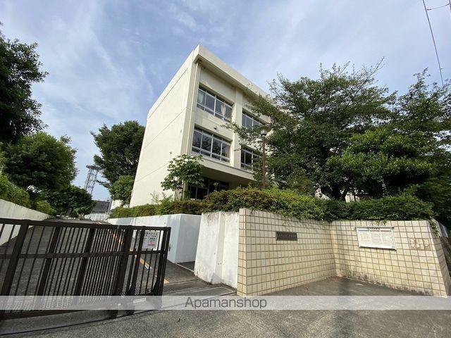 中学校　藤沢市立滝の沢中学校（中学校）まで784m