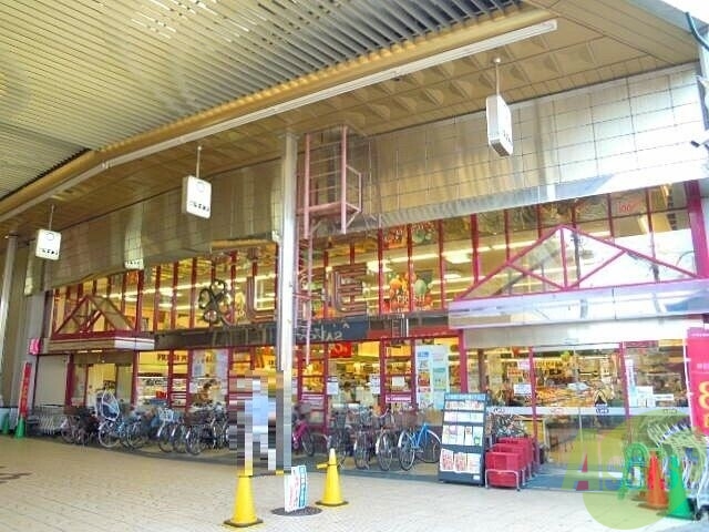 スーパー　ライフ岡町店（スーパー）まで831m