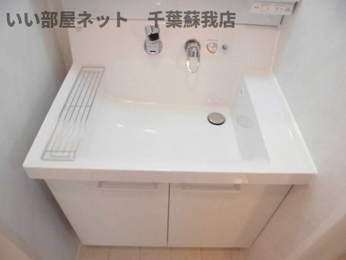 洗面設備　ゆったりとスペースのある洗面所