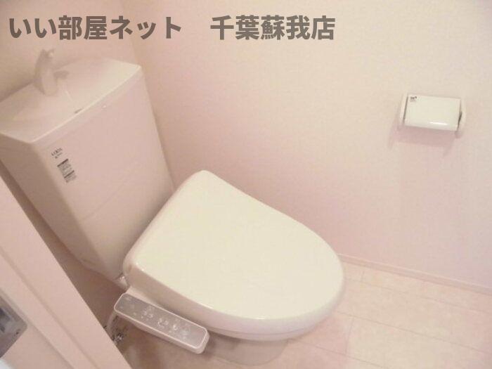 トイレ　落ち着いた色調のトイレです