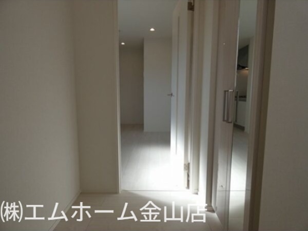 玄関　玄関　シューズボックス　姿鏡付
