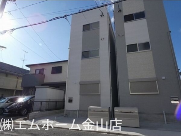 建物外観　オートロック　1Fは防犯シャッター付