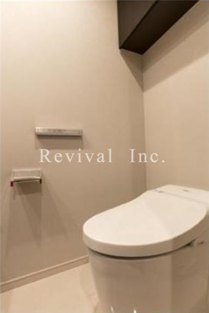 トイレ　お手洗い場も付いているトイレ空間