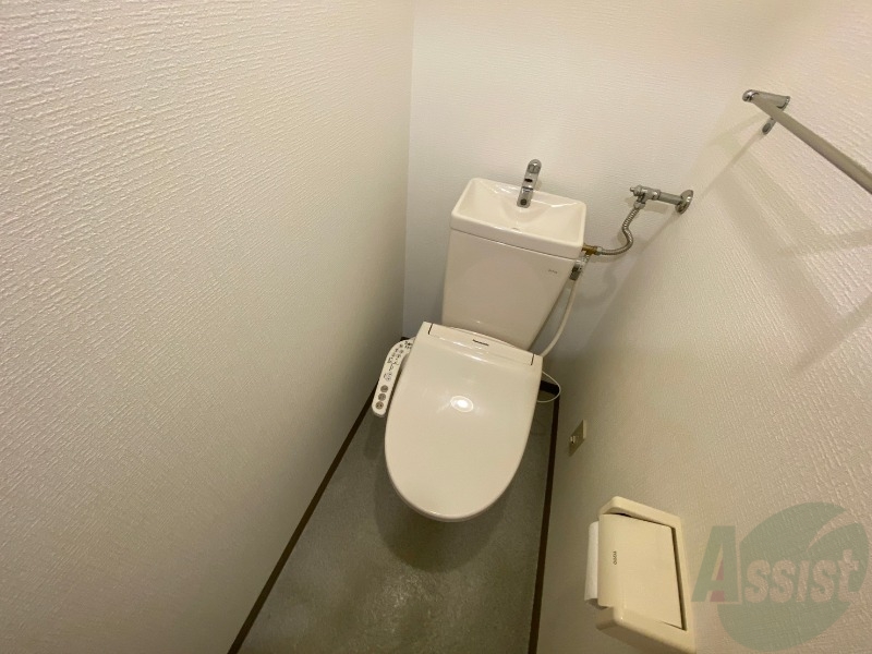 トイレ　こちらはトイレです。清潔感があり、安心して使用できます。