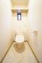 トイレ　トイレには快適な温水洗浄便座付