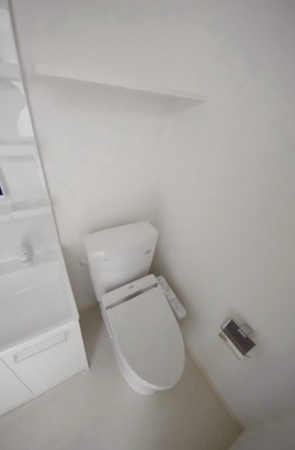 トイレ　別部屋参考写真となります