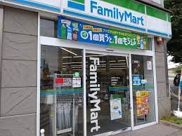 コンビニ　ファミリーマート（コンビニ）まで543m