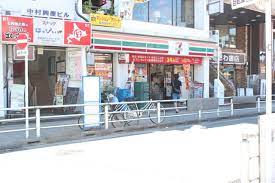 コンビニ　セブンイレブン（コンビニ）まで701m
