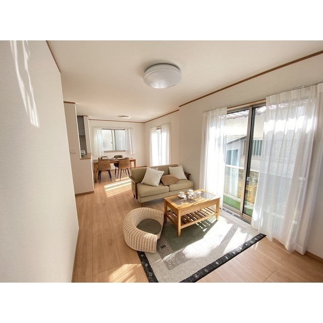 居室・リビング　家具と調度品等に関しては実際の賃貸住宅には含まれません