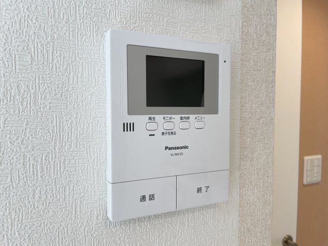 セキュリティ　モニター付きインターフォンございます。お部屋の中から玄関先が