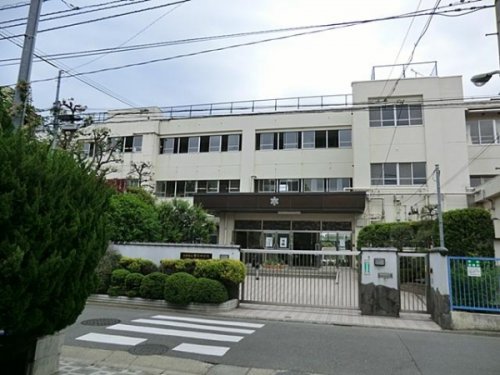 中学校　大田区立雪谷中学校（中学校）まで161m